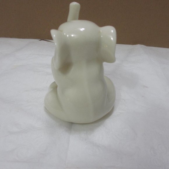 Elephant Baby Figurine about 2,5”tall LENOX Vintage Porcelain Trunk 24k Gold - Picture 5 of 8